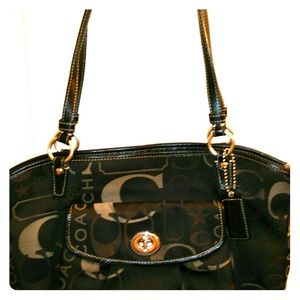 Medium size Coach purse
