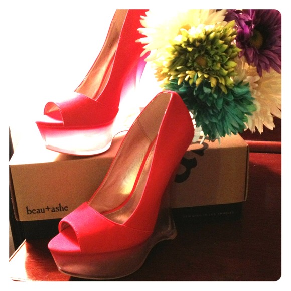 Sleek faux suede wedge