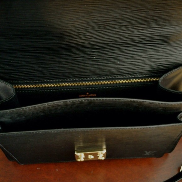 Mint Louis Vuitton Black Monceau - Picture 4 of 4