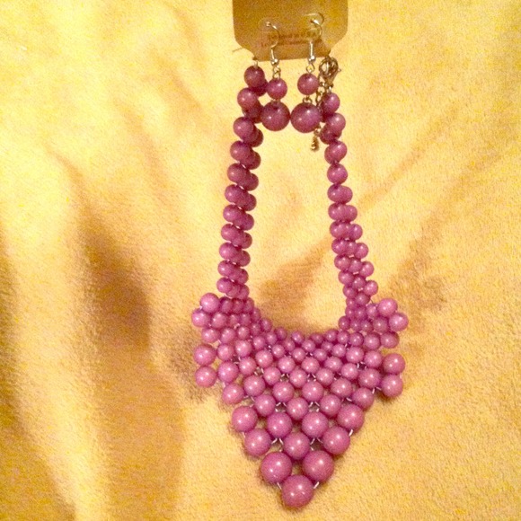 🎯SOLD🎯 Purple necklace with earrings