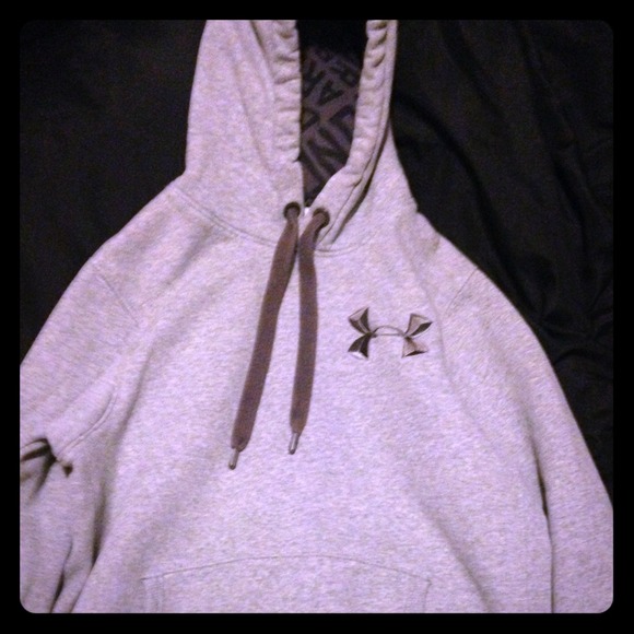 Super comfy underArmor sweatshirt