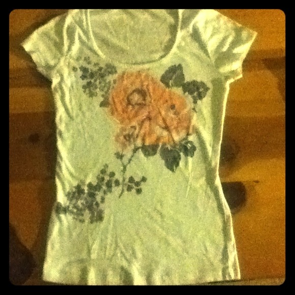 White rosé t-shirt. - Picture 1 of 2
