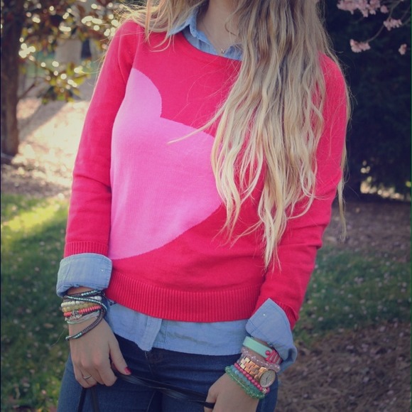 Tops - 💥CLOSET CLEAROUT💥The Perfect Heart Sweater