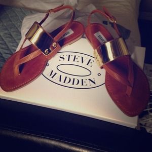 Steve Madden Cuff Cognac Gold Sandals NWT
