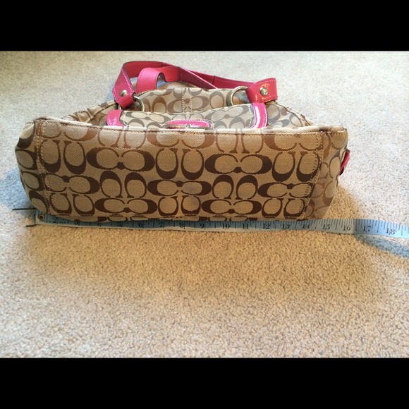 Authentic pink coach purse - Picture 4 of 4