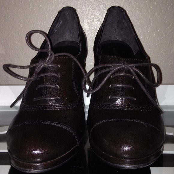Nine West brown lace up ankle booties