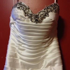 Sample sale wedding gown