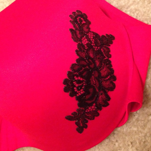 Red Victoria's Secret Bra. - Picture 3 of 3