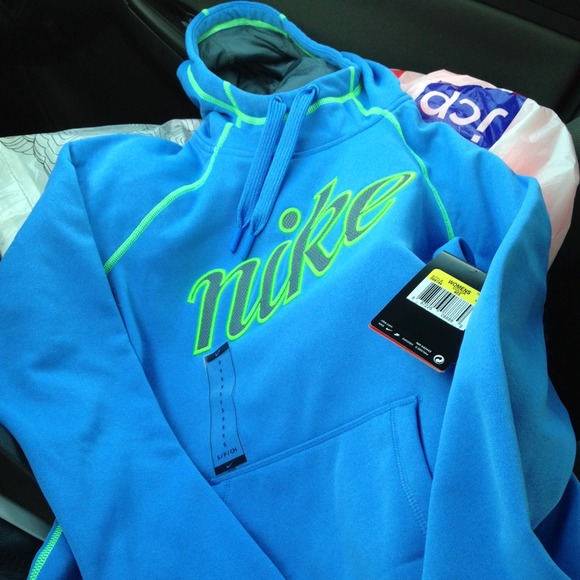 Nike Sweaters - Nike small fleece hoodie