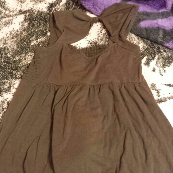 A dress shirt - Picture 2 of 2