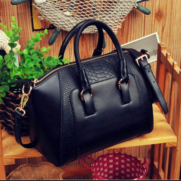 Handbags - Black Shoulder/Handbag
