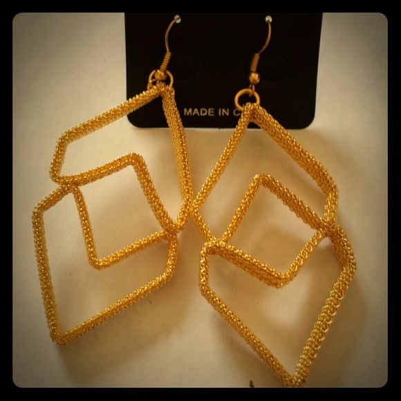 Earring - Picture 1 of 2