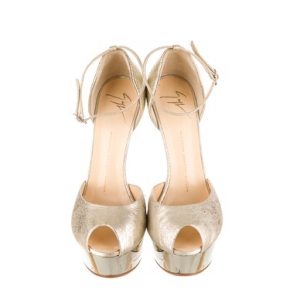 NIB Signature Giuseppe Zanotti Wedges - Picture 2 of 4