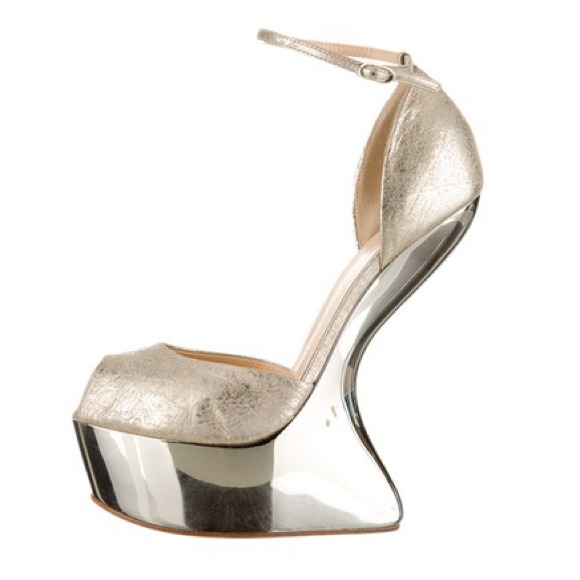 NIB Signature Giuseppe Zanotti Wedges - Picture 4 of 4