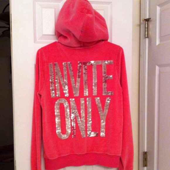 🚫🚫Victoria's secret hoodies SOLD🚫🚫 in bundle