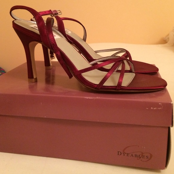 Dyeables size 10 dyed maroon/wine - Picture 2 of 3