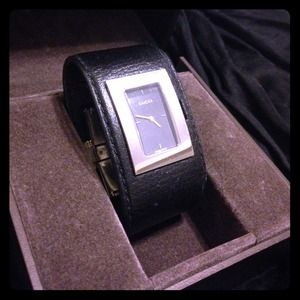 #SOLD# Auth GUCCI Ladies Black leather cuff watch