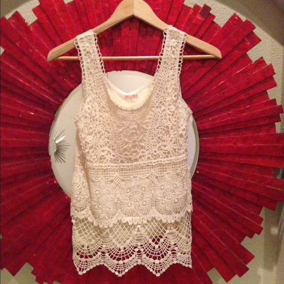 Cream colored crochet sleeveless top - Picture 1 of 4