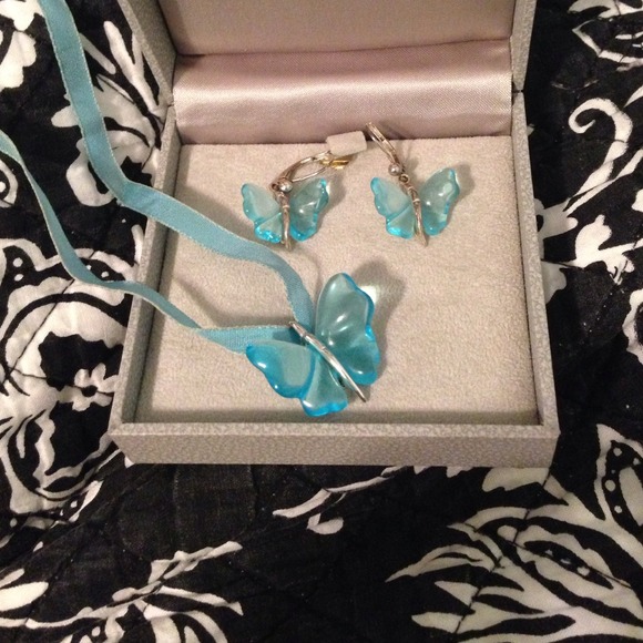Lalique Papillon in blue. This is so adorable!