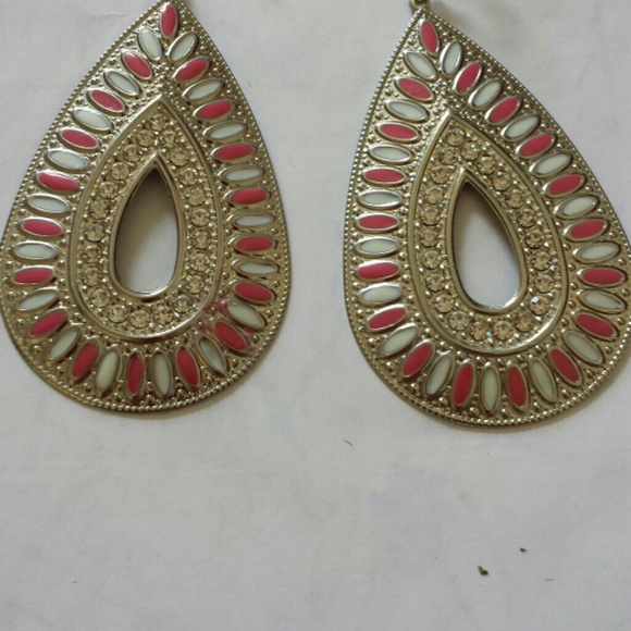 Earring - Picture 1 of 1