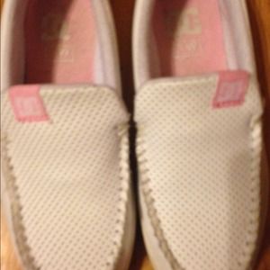 Super cute DC leather white w pink slip ons EUC