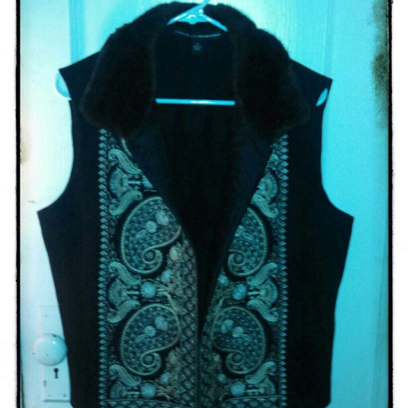 Black and green faux fur trimmed vest