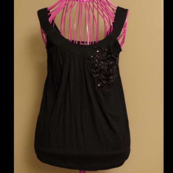 SOLD - Express top with flower appliqué detail