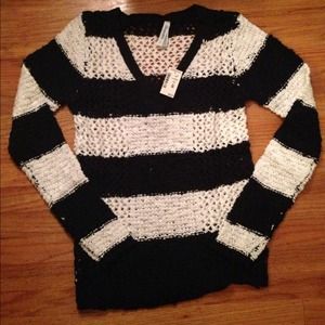 NWT, Aerpostale navy & white sweater.