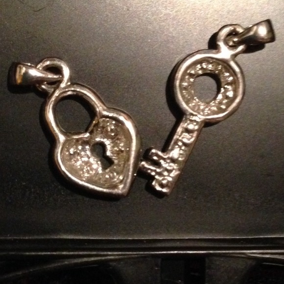 Heart Lock and Key Pendants. - Picture 2 of 3