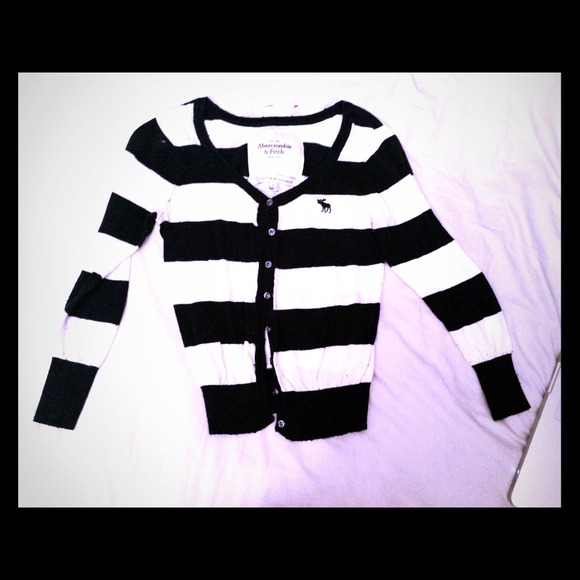 ❌❌SOLD❌❌Abercrombie and Fitch cardigan