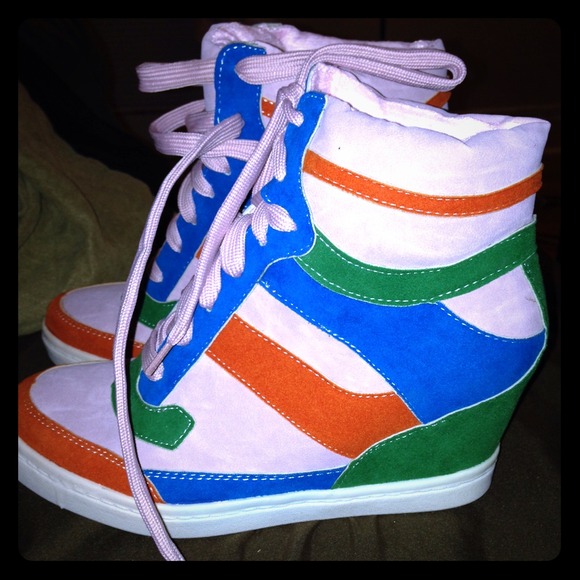 BAKERS pink multicolor sneaker heels. NWOT. 7M.
