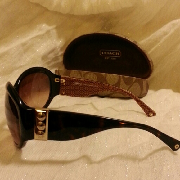 Coach - Picture 2 of 4