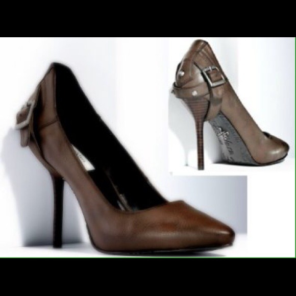🚫SOLD🚫👠24HR SALE👠Vera wang studded pumps