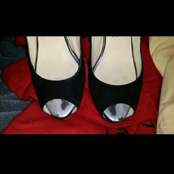 SOLD Authentic Christian louboutin - Picture 2 of 4