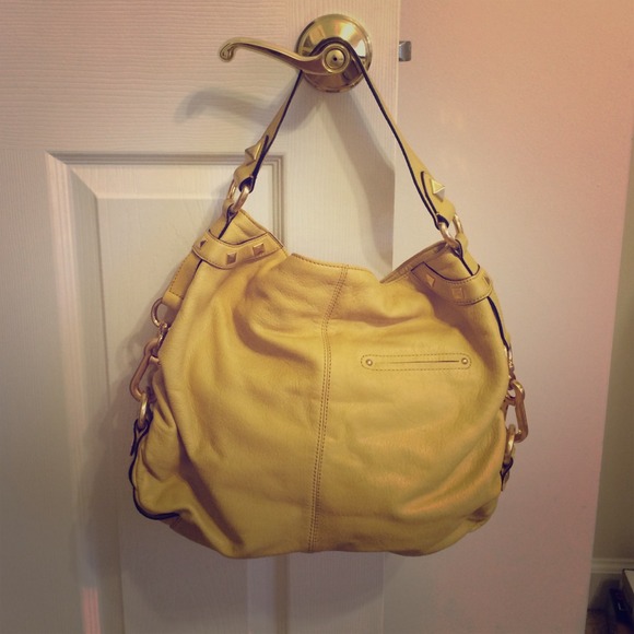 💋 B Makowsky Yellow leather handbag