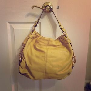 💋 B Makowsky Yellow leather handbag