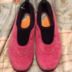 Great shoe and pretty too