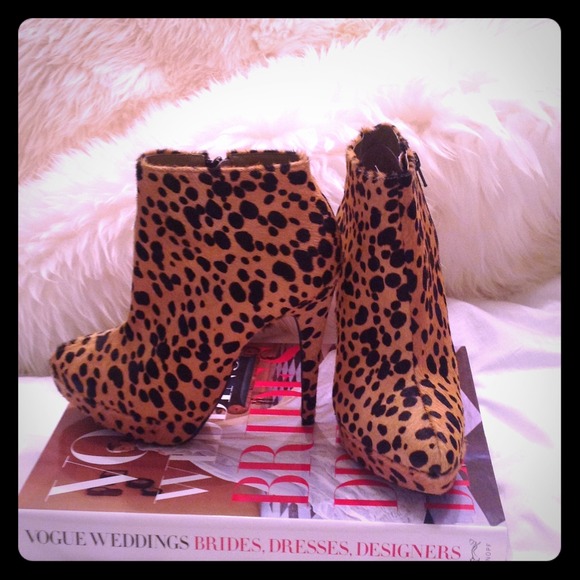 Topshop leopard booties!