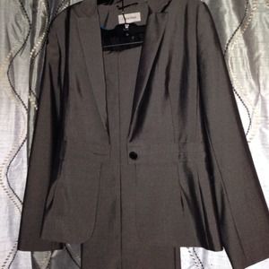 Calvin Klein 2pc Pant Suite - size 8