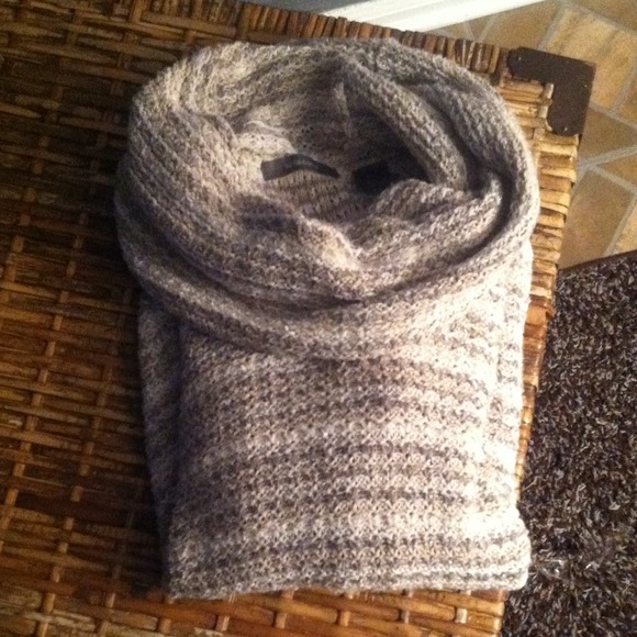 Liz Claiborne Cowl Neck - Picture 4 of 4