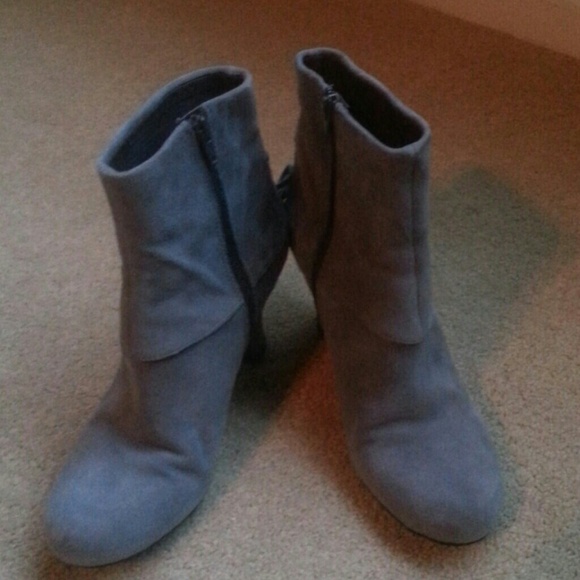 Size 7 suede ankle boots - Picture 2 of 3