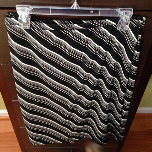 Polyester skirt - Picture 1 of 1