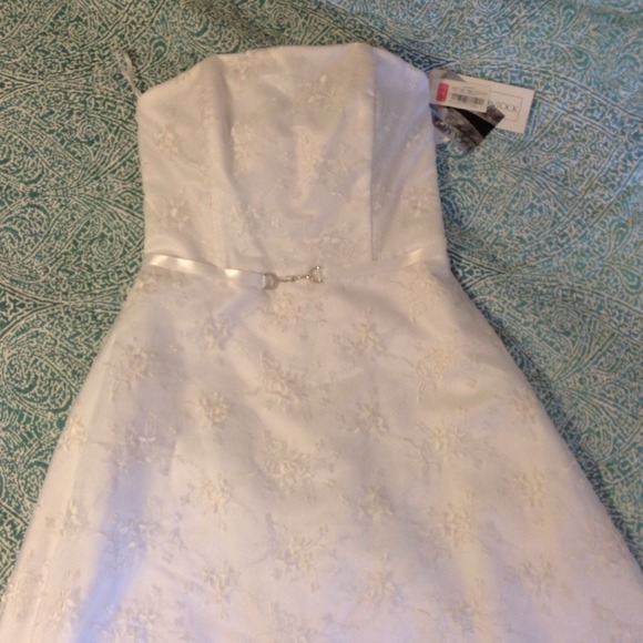 White strapless dress