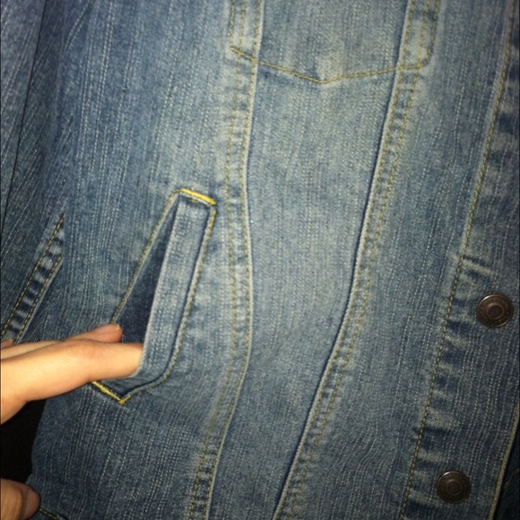🚫🚫SOLD!! CUTE JEAN JACKET!!!! - Picture 3 of 3