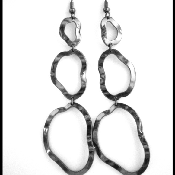 🌷SOLD 🌷 Gunmetal Earrings