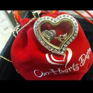 The shoes have it necklace