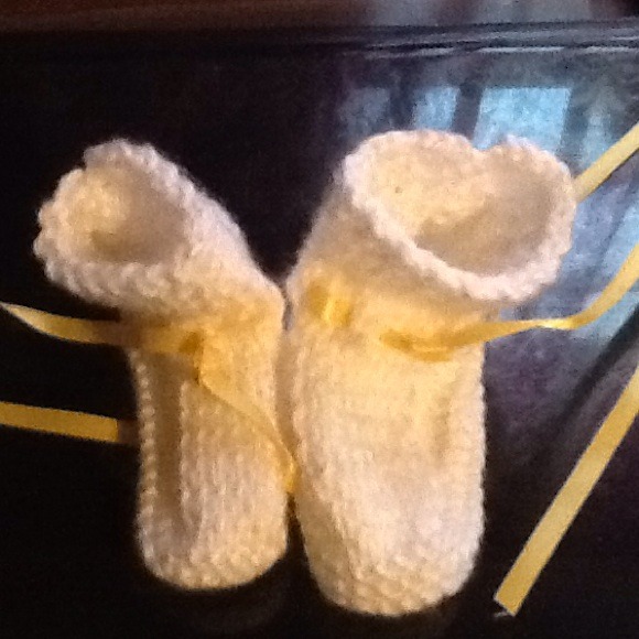 Baby booties - Picture 1 of 1