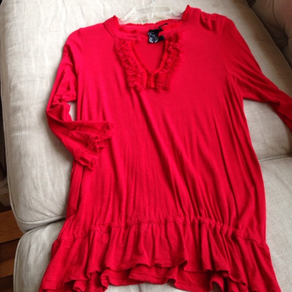 Red shirt - Picture 2 of 4