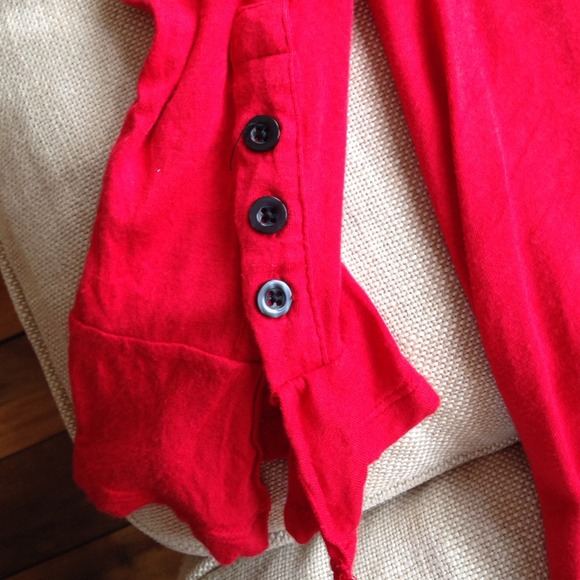 Red shirt - Picture 3 of 4