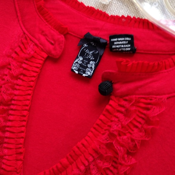 Red shirt - Picture 4 of 4